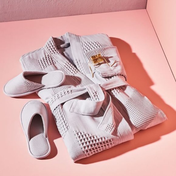 *West elm spa waffle robe - Picture 1 of 6